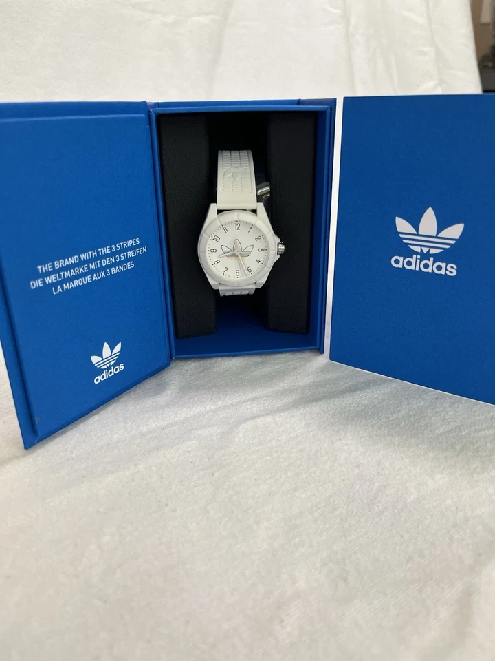 Reloj Adidas Project Four. Blanco. Nuevo con etiquetas talla 1 para todos. Nuevo en caja Foto 1 de 4