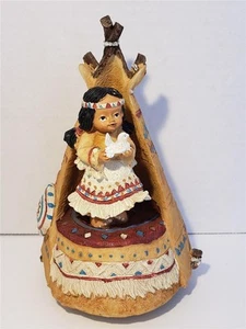 Caja de música vintage Teepee Indian Girl Bird 1998 Genmore Squaw nativo americano - Imagen 1 de 12