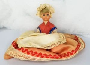 Muñeca de celuloide articulada de colección década de 1950 victoriana Martha Washington - Imagen 1 de 5