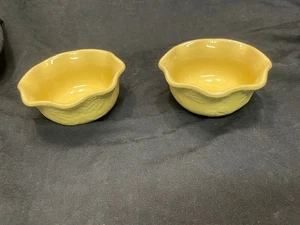 TEMPTATIONS "ALL A FLUTTER" 4 1/2" BOWLS SET of 2 with lid - Picture 1 of 5