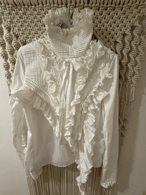 Blusa de pasarela Givenchy blanca con volantes de algodón talla 36 (al por menor $4,000) Foto 1 de 4