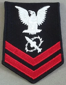 US Navy Embroidered Sleeve Rate PO 2 Missile Technician - Merrowed Edge - Bild 1 von 1