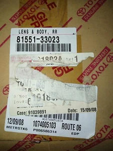 Genuine TOYOTA 81151-33023 - R/HAND Tail Lamp Assy - Suit 92-93 Camry XV10 Sedan - Picture 1 of 12