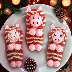 KNITTING PATTERN - Christmas Pigs in Blankets Baubles 10 cms tree decoration - Picture 1 of 1