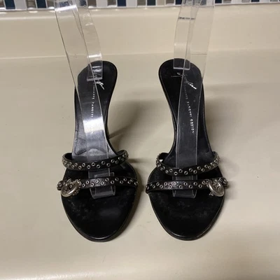 Sandalias de Tacón Giuseppe Zanotti Cuero Negro Dos Correas Tachonadas Talla UE 36 Foto 1 de 4