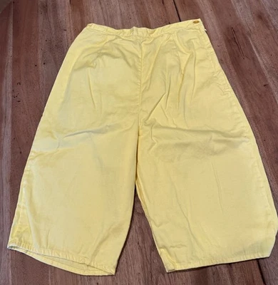 Shorts plissado feminino vintage amarelo brilhante cintura alta retrô zíper lateral - Imagem 1 de 4
