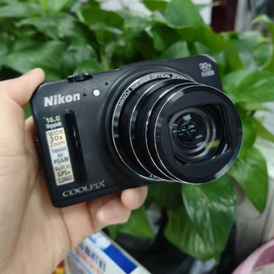 Nikon COOLPIX S9700 digital camera 16 million pixel 30x optical zoom, black - Image 1 of 4