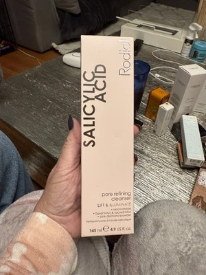 Limpiador refinador de poros Rodial con elevación e iluminación de ácido salicílico 145 ml nuevo en caja Foto 1 de 4