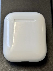 Apple AirPods 2nd Generation with Charging Case - White - Photo 1 sur 4
