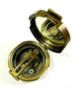 Antica bussola in ottone Kelvin & Hughes 1917 bussola Brunton collezione Royal Navy - Foto 1 di 3
