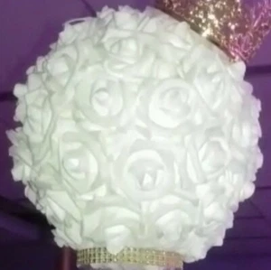 foam rose ball- white   - Picture 1 of 3
