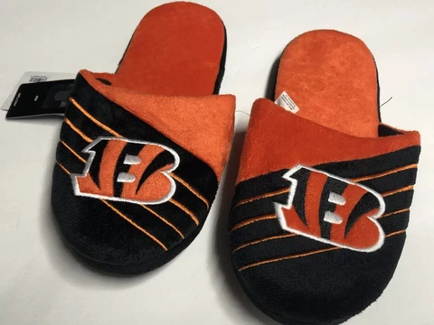 NFL Men's Cincinnati Bengals  Logo Slippers - Sizes:  7-8, 9-10, 11-12, 13-14 Cover