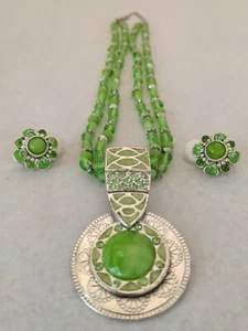 Vintage grüne Glasperlen Anhänger Halskette & Ohrring Set 10" - Bild 1 von 10