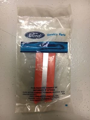 Guardabarros delantero derecho Ford Escort Lynx 1982-1986 moldeado negro E5GZ-16003-A Foto 1 de 2