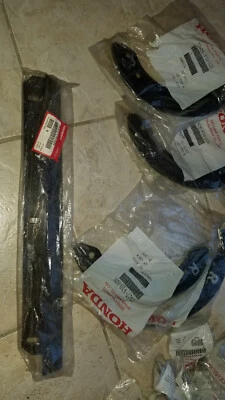 OEM Honda Auger Rubber Kit 06720-V10-030 HS520 HS720 SnowBlower w/bolts and edge - Image 1 of 4