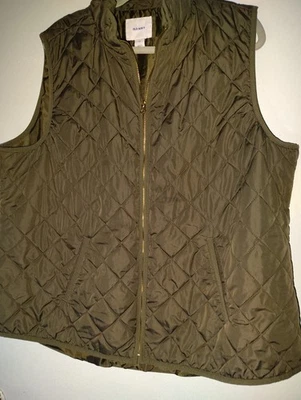 Jaqueta colete acolchoado feminina Old Navy zíper completo sem mangas grande verde oliva - Imagem 1 de 4