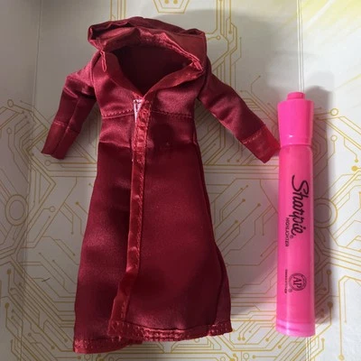 Neca Horror Saw túnica roja con capucha solo forraje Ultimate Jigsaw 2025 Foto 1 de 4