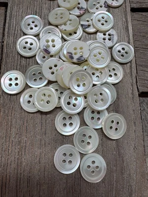 10 Stück echt Perlmutt kleine flach creme weiße Knöpfe 4 Loch 12mm  - Bild 1 von 4