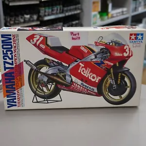 Escala 1:12 Tamiya Yamaha TZ250M T.Harada's '93 GP-2 Champion Máquina parte construida - Imagen 1 de 2