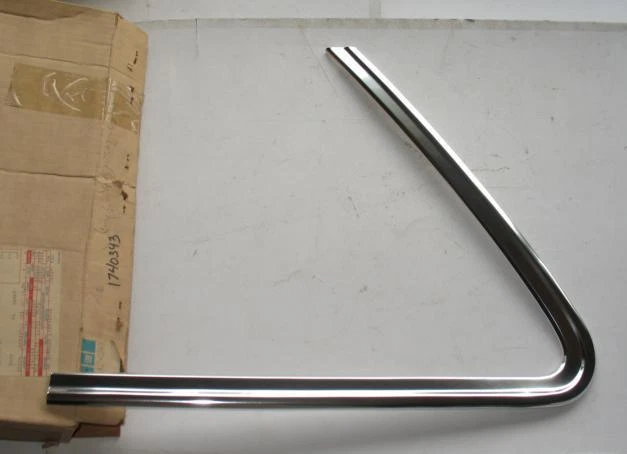 NOS 1976-1980 CHEVROLET MONZA NOTCHBACK COUPE LH QUARTER WINDOW MOLDING 1740343 - Image 1 of 4