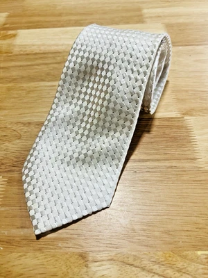 Gravata padrão diamante off white marfim creme designer Donald Trump - Imagem 1 de 4