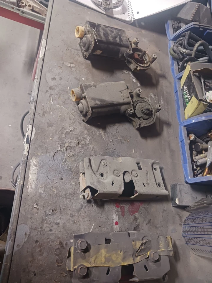 Piezas de puerta trasera suburbana Chevy GMC 73-91 Foto 1 de 1