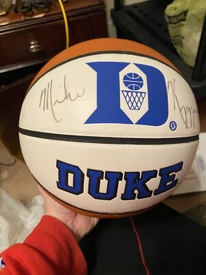 Entrenador K Entrenador Mike Krzyzewski Duke Blue Devils Firmado Baloncesto ¡Leyenda de la Corte! JSA Foto 1 de 4