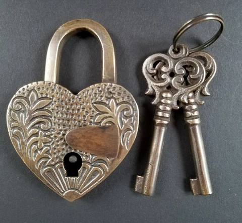 ♡ HEART LOVE Paris PADLOCK 3-3/4" Ornate carving Vtg. Style, 2 Skeleton Keys #L7 Cover