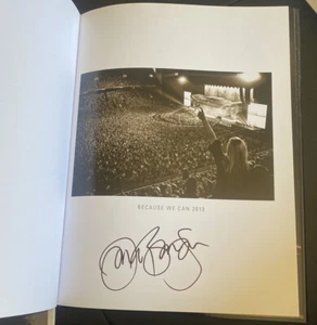 Jon Bon Jovi Hand Signed ‘BECAUSE WE CAN’ David Bergman Photo Book’ Tour Program - Bild 1 von 12