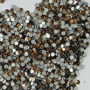 2000 SS7 ST : 100 strass Swarovski fond plat SS7(2,2mm) SMOKED TOPAZ - Picture 1 of 3