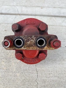 Farmall 140 IH IHC Tractor Hydraulic Touch Control Pump Assembly 384506R94 - Picture 1 of 7