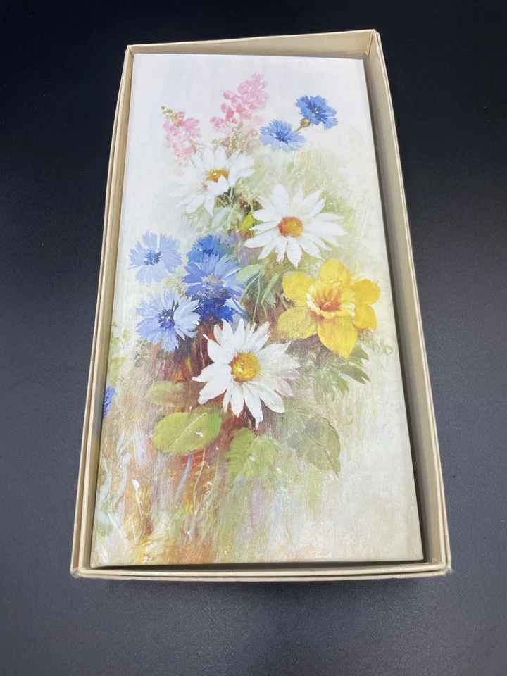 Álbum de fotos floral vintage Hallmark para fotos de cámara Kodak Instamatic de 3,5 x 3,5 Foto 1 de 4