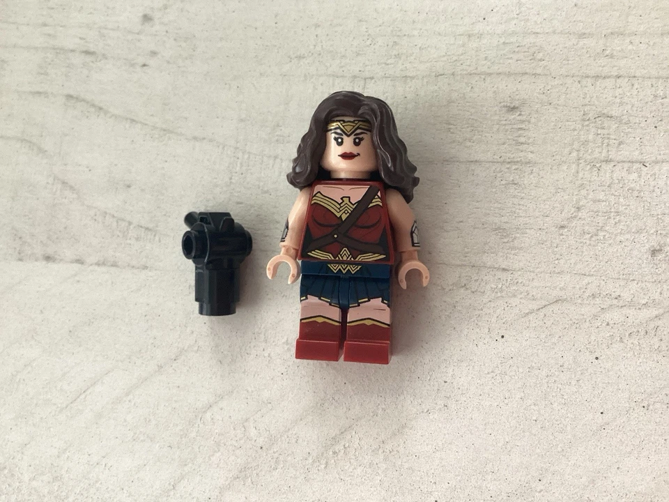 Lego DC Super Heroes Minifigura SH0221 Mujer Maravilla Rojo Oscuro Torso Azul Oscuro!! Foto 1 de 4