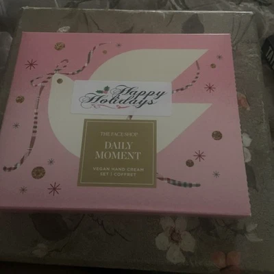 The Face Shop Edición LIMITADA de Vacaciones Momento Diario Vegano Crema de Manos Set de 3 Nuevo en Caja Foto 1 de 3