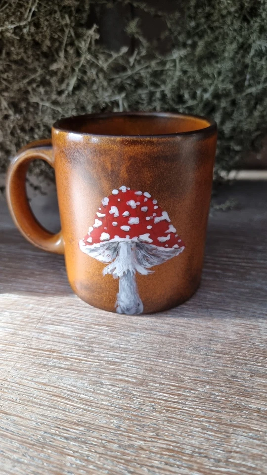 Keramik Tasse Becher Braun Fliegenpilzen Handbemalt Unikat - Bild 1 von 4