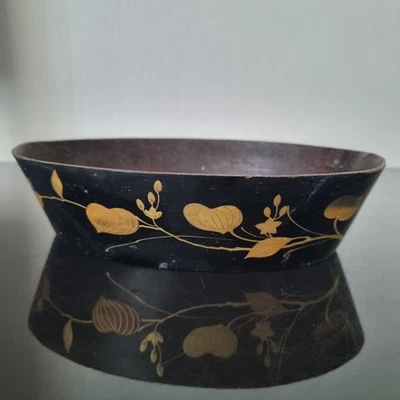 Japanese lacquered bowl, 19th century, antique gold decoration. - Image 1 of 4
