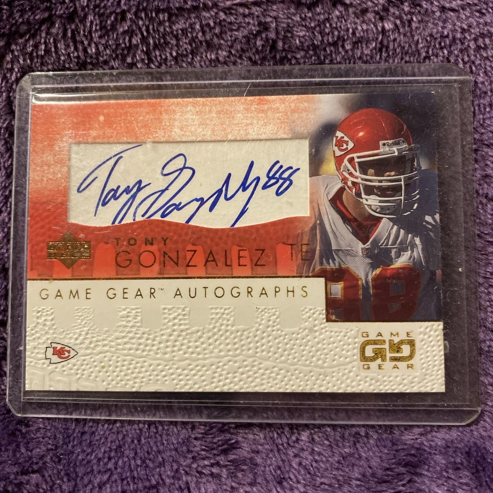 2001 Upper Deck Game Gear Auto Tony Gonzalez #TG-GS Auto HOF - Image 1 of 2
