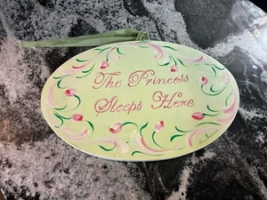 Little girls wood bedroom plaque, The Princess Sleeps here. Oval pink & green - Picture 1 of 3
