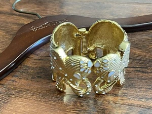 Lilly Pulitzer ELEPHANT CUFF BRACELET Gold Metallic Sparkle Statement GWP NWT - Picture 1 of 7