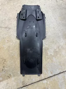 2007-2008 SUZUKI GSXR 1000 OEM REAR UNDER TAIL FAIRING FENDER-USED 63112-21H0 - Picture 1 of 5