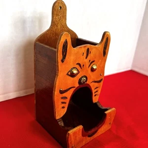 Antique Cat Primitive Hand Painted Folk Art Farmhouse Wall Match Box Holder - Picture 1 of 9