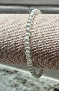 Schönes zierliches weißes rundes Kunstperlen Armband Vintage - Bild 1 von 5