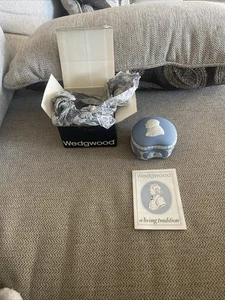 Wedgwood blauer Jaspis Ware Schmuckschatulle Made in England Winston Churchill - Bild 1 von 12