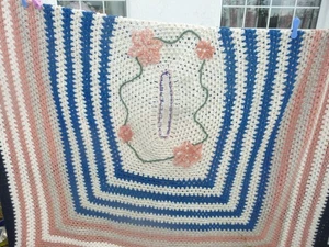 SCHÖNE GROSSE HANDGEFERTIGTE GEHÄKELTE/DECKE/ÜBERWURF ROSA/GEMISCHT. - Bild 1 von 4