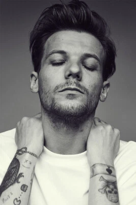 Louis Tomlinson British Singer Songwriter Football Player Wall - POSTER 20"x30"