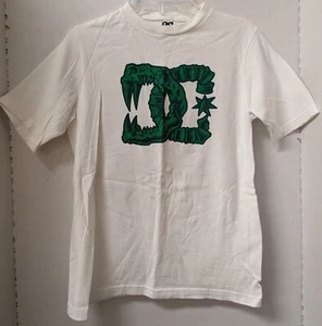 DC SKATE WHITE WITH GREEN SHIRT T-SHIRT BOY'S SIZE XL 8 - Picture 1 of 2