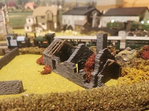Model Train Railway - Ruined Cottage / MODEL RAILROADING HO or OO Scale - Picture 1 of 7