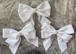 White velvet 7" inch tie on xmas tree bows with diamante snowflake centre - Picture 1 of 4