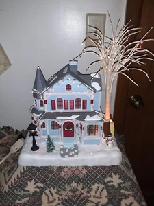 Vintage AVON Holiday Splendor Lighted Fiber Optic House Christmas Village 2001 - Picture 1 of 8