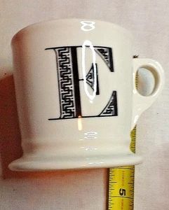 TAZA DE CAFÉ BLANCA GRANDE ANTHROPOLOGIE CON LETRA 'E' FONDO ANCHO, BLANCA 7423C - Imagen 1 de 8